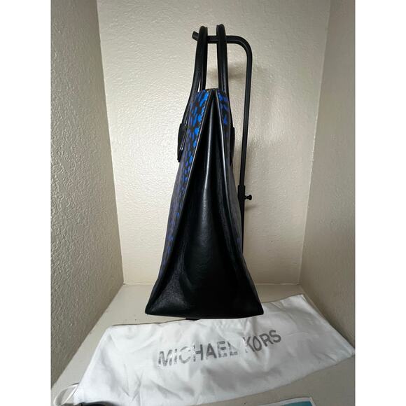 NWT Michael Kors Black Electric Blue Leopard Saffiano Mercer Large Tote - Picture 10 of 16